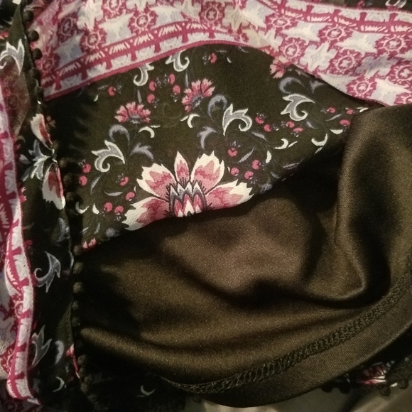 Maurices black floral shorts.  Size L - Picture 4 of 7